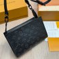ï¿¥ 220 Airplane BoxLV Louis Vuitton crossbody bag is convenient and practicalVery good