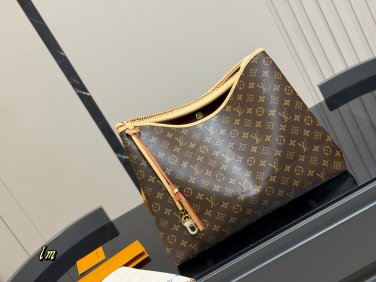&iuml;&iquest;&yen; 220 Folding BoxLv Graceful Hand Underarm BagThe texture is very high-endExtremely