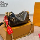 ￥ 240 airplane boxLV horizontal display box bagThe appearance and capacity are both v