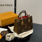 ￥ 240 Folding Box Airplane Boxsize：26.20cmLV on the go shopping bagThere is a hidd