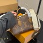&iuml;&iquest;&yen; 250 with complete packagingsize&iuml;&frac14;�25.14cmLV on the go shopping bagThere is a hidde