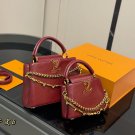 ￥ 320 ￥ 340 with folding boxsize  20cm 27cmLv Capucines handbagFull grain Taurillo