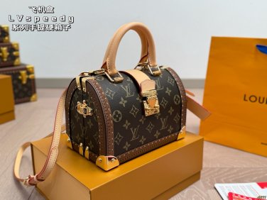 &iuml;&iquest;&yen; 470 Airplane BoxLV Speedy Hard BoxAmong numerous hard cases of different sizes, thi