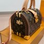 ï¿¥ 470 Airplane BoxLV Speedy Hard BoxAmong numerous hard cases of different sizes, thi