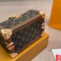 ï¿¥ 470 Airplane BoxLV Speedy Hard BoxAmong numerous hard cases of different sizes, thi