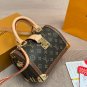 ï¿¥ 470 Airplane BoxLV Speedy Hard BoxAmong numerous hard cases of different sizes, thi