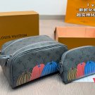 ￥120LV new makeup bagSuper practical makeup bagLV Double Zipper HandbagA favorite