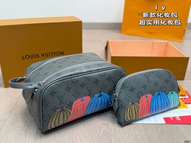 &iuml;&iquest;&yen;120LV new makeup bagSuper practical makeup bagLV Double Zipper HandbagA favorite