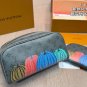 ï¿¥120LV new makeup bagSuper practical makeup bagLV Double Zipper HandbagA favorite