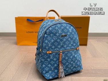 &iuml;&iquest;&yen;135LV Louis Vuitton denim backpackSatisfy daily needs and liberate handsVersatile