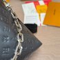 ï¿¥170LV coussin crossbody bagOriginal factory chain reliefA sharp edge suddenly appe