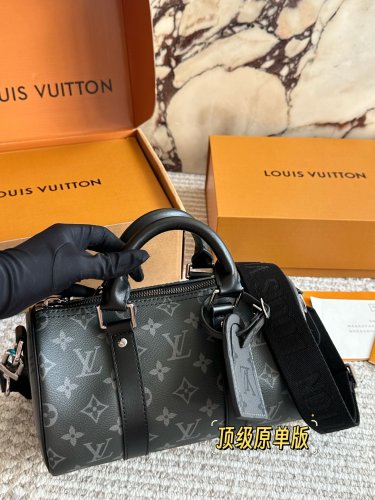 &iuml;&iquest;&yen;190 The Lv X Nigo Keepall xs 21 Pillow Bag is an ideal urban handbag. The iconic desig