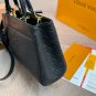 &iuml;&iquest;&yen;235LV premium original single Montaigne bagThe Montaigne bag paired with wide should