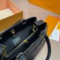 &iuml;&iquest;&yen;235LV premium original single Montaigne bagThe Montaigne bag paired with wide should