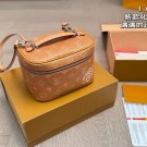 4 colors ￥ 115LV Louis Vuitton's new makeup bagThe latest model is really cute!It's