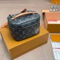 4 colors &iuml;&iquest;&yen; 115LV Louis Vuitton's new makeup bagThe latest model is really cute!It's