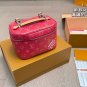 4 colors &iuml;&iquest;&yen; 115LV Louis Vuitton's new makeup bagThe latest model is really cute!It's