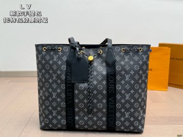 4 colors &iuml;&iquest;&yen; 190LV new handbagTote bag is lightweight and fashionableSuitable for dai