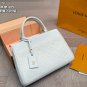 4 colors &iuml;&iquest;&yen; 235LV premium original single Montaigne bagThe Montaigne bag paired with w