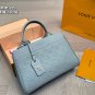 4 colors &iuml;&iquest;&yen; 235LV premium original single Montaigne bagThe Montaigne bag paired with w