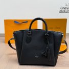 4 colors ￥ 250LV Vintage Dumpling BunThe bag has a round and cute shape, and is also
