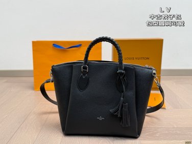 4 colors &iuml;&iquest;&yen; 250LV Vintage Dumpling BunThe bag has a round and cute shape, and is also