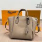 4 colors &iuml;&iquest;&yen; 250LV Vintage Dumpling BunThe bag has a round and cute shape, and is also