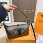 120 folding boxSize 22.12LV Louis Vuitton's new croissant pearl chain underarm lunch b