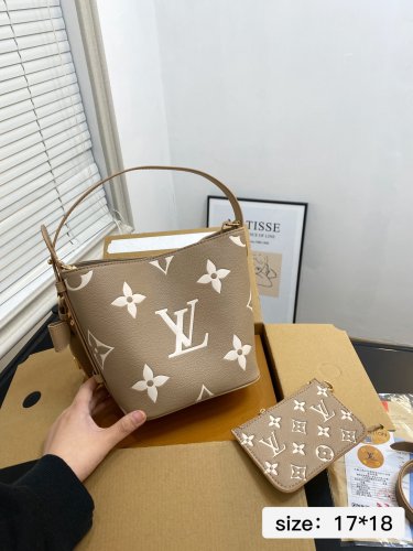 125 gift boxesSize 17  18Decorative lock without keyLV Louis Vuitton Bucket Bagth