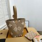 125 gift boxesSize 17  18Decorative lock without keyLV Louis Vuitton Bucket Bagth