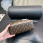 125 pairs folding boxSize 25.15cmLv makeup bag, holding Pouch in hand, full of tempera