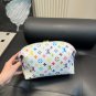 125 pairs folding boxSize 25.15cmLv makeup bag, holding Pouch in hand, full of tempera_1421