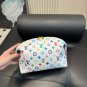 125 pairs folding boxSize 25.15cmLv makeup bag, holding Pouch in hand, full of tempera_1421