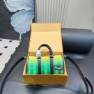 135 pairs folding boxSize 21.12cmLV Spring Capsule's new men's bag, with excellent col