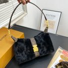 135 with folding boxSize 26  14LV Teddy Mitte Monogram Shearling Skiing Collection, S
