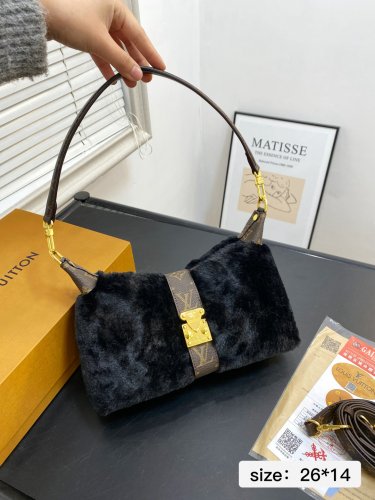 135 with folding boxSize 26  14LV Teddy Mitte Monogram Shearling Skiing Collection, S