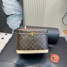160 (without box)Size 29.21cmLV NICE BB Handheld Makeup BagA makeup case with a stro_2129