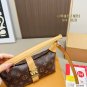 160 folding box airplane box chipSize 22.12LV Pochette Mia lunch box bag, equipped wit