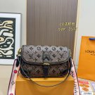 160 Lv French Stick BagImproved version derived from the vintage package SologneThe ov