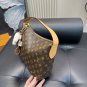 160 small size 33.20 with folding box160 large size 40.27 (without box)LV Hobo Underar