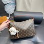 160 small size 33.20 with folding box160 large size 40.27 (without box)LV Hobo Underar