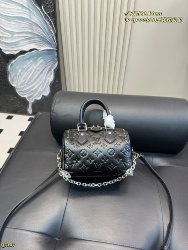 165 sets of complete gift boxesSize 20.13 SmallLv's black embossing looks better the m