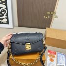 175 (folding box airplane box)Size 21 × 13LV Louis Vuitton's new vintage small mailm