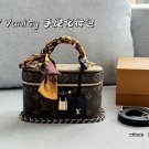 180 Complete Gift Boxessize：19×12LV Vanity Handheld Makeup Bag Chain Bag Makeup Box