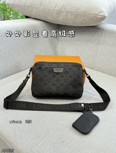180 Complete Gift Boxessize&iuml;&frac14;�25&Atilde;�18LV TrioMessenger embossed messenger bag three in on