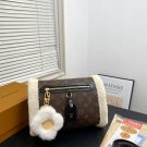 180 with folding boxSize 27  21LV Teddy Mitte Monogram Shearling Skiing Collection, S