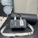 185 pairs of folding boxesSize 25.13cmLv's new embossed denim keepall pillow bagThe