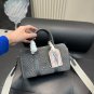 185 pairs of folding boxesSize 25.13cmLv's new embossed denim keepall pillow bagThe