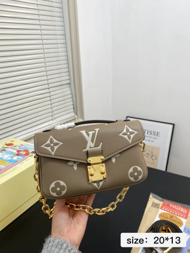195 with folding boxSize 20  13Lv Louis Vuitton Postman BagPush it every season!B