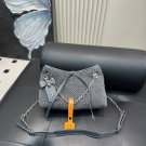 195 with folding boxSize 26.17 (Mini)Lv CarryAll Annual Bag KingDo you like the unde
